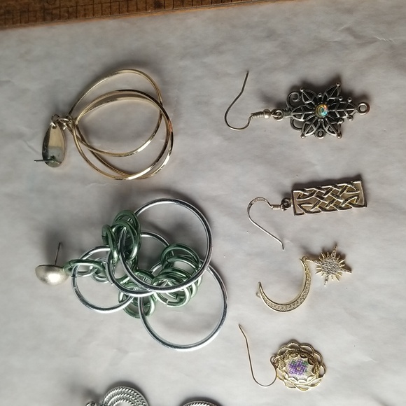 Single Earring Set - Picture 4 of 8